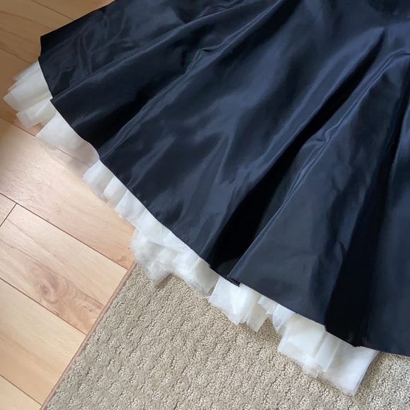 Bandolera Organza gown with tule hem - Picture 2 of 2